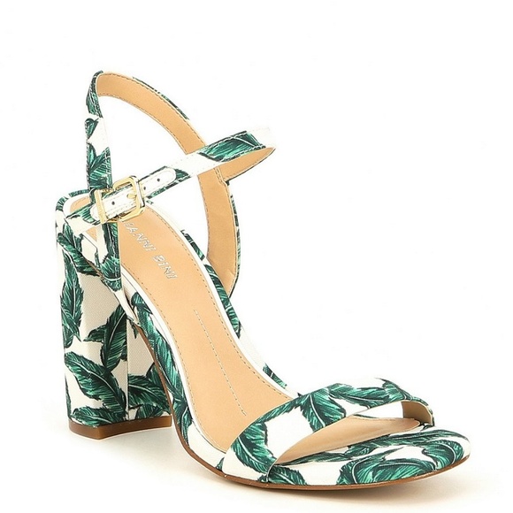 ๐๐ค๐๐ค๐HP WHITE WITH GREEN LEAVES BLOCK HEEL - Picture 1 of 7